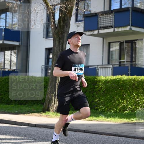 12.04.2026 - 45. Internationalen Wilhelmsburger Insellauf J. Mangold http://msf.ph/oto/9457774 12.04.2026 10:33:56 Ziel 2632, 2504, 4196, 5238, 5239, 5294, 3841, 3605, 2547, 3424, 3924, 4493, 4493, 3945, 3613, 2270, 4555, 2472, 2559, 3636, 3929, 5480, 3042, 3065, 2123 meine-sportfotos.de
