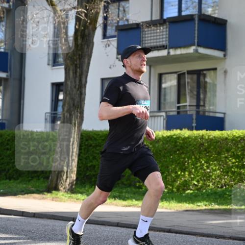 12.04.2026 - 45. Internationalen Wilhelmsburger Insellauf J. Mangold http://msf.ph/oto/9457775 12.04.2026 10:33:56 Ziel 2632, 2504, 4196, 5238, 5239, 5294, 3841, 3605, 2547, 3424, 3924, 4493, 4493, 3945, 3613, 2270, 4555, 2472, 2559, 3636, 3929, 5480, 3042, 3065, 2123 meine-sportfotos.de