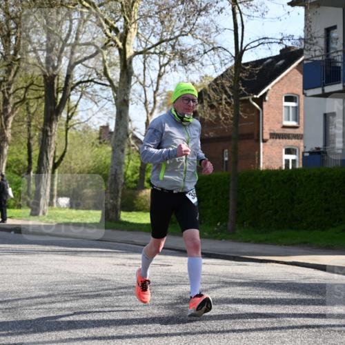 12.04.2026 - 45. Internationalen Wilhelmsburger Insellauf J. Mangold http://msf.ph/oto/9457787 12.04.2026 10:34:00 Ziel 4196, 5238, 5239, 5294, 3841, 3605, 2547, 3424, 3924, 4493, 3945, 3613, 2270, 4555, 2472, 2559, 3636, 3929, 5480, 3042, 3065, 2123, 3485 meine-sportfotos.de