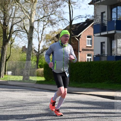 12.04.2026 - 45. Internationalen Wilhelmsburger Insellauf J. Mangold http://msf.ph/oto/9457790 12.04.2026 10:34:00 Ziel 4196, 5238, 5239, 5294, 3841, 3605, 2547, 3424, 3924, 4493, 3945, 3613, 2270, 4555, 2472, 2559, 3636, 3929, 5480, 3042, 3065, 2123, 3485 meine-sportfotos.de