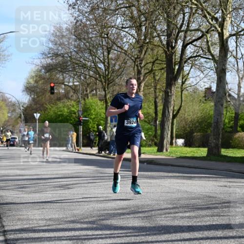 12.04.2026 - 45. Internationalen Wilhelmsburger Insellauf J. Mangold http://msf.ph/oto/9457805 12.04.2026 10:34:05 Ziel 3841, 3605, 2547, 3424, 3924, 4493, 3945, 3613, 2270, 4555, 2472, 2559, 3636, 3929, 5480, 3042, 3065, 2123, 3485, 3133, 4807, 3385 meine-sportfotos.de
