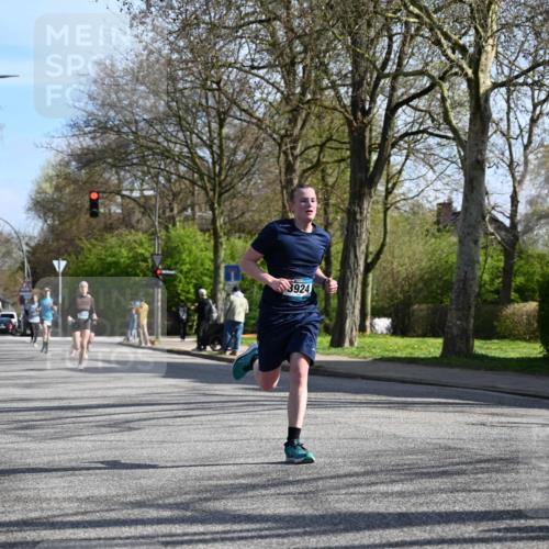 12.04.2026 - 45. Internationalen Wilhelmsburger Insellauf J. Mangold http://msf.ph/oto/9457807 12.04.2026 10:34:05 Ziel 3841, 3605, 2547, 3424, 3924, 4493, 3945, 3613, 2270, 4555, 2472, 2559, 3636, 3929, 5480, 3042, 3065, 2123, 3485, 3133, 4807, 3385 meine-sportfotos.de