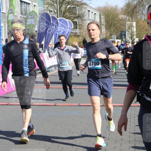 12.04.2026 - 45. Internationalen Wilhelmsburger Insellauf Strokosch-Dieckow http://msf.ph/oto/9457812 12.04.2026 10:47:12 Ziel 5538, 4706, 4700, 5803, 2206, 5421, 5626, 3493, 3494 meine-sportfotos.de