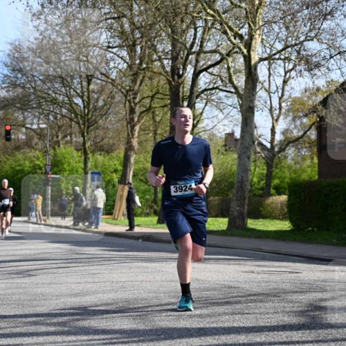 12.04.2026 - 45. Internationalen Wilhelmsburger Insellauf J. Mangold http://msf.ph/oto/9457815 12.04.2026 10:34:05 Ziel 3841, 3605, 2547, 3424, 3924, 4493, 3945, 3613, 2270, 4555, 2472, 2559, 3636, 3929, 5480, 3042, 3065, 2123, 3485, 3133, 4807, 3385 meine-sportfotos.de