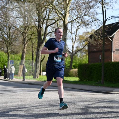 12.04.2026 - 45. Internationalen Wilhelmsburger Insellauf J. Mangold http://msf.ph/oto/9457818 12.04.2026 10:34:06 Ziel 3841, 3605, 2547, 3424, 3924, 4493, 3945, 3613, 2270, 4555, 2472, 2559, 3636, 3929, 5480, 3042, 3065, 2123, 2123, 3485, 3133, 4807, 3385 meine-sportfotos.de