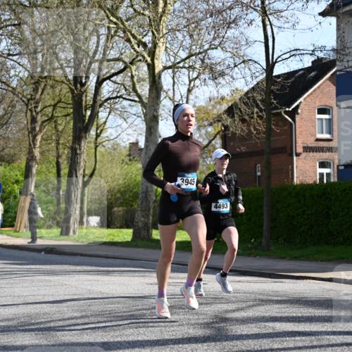 12.04.2026 - 45. Internationalen Wilhelmsburger Insellauf J. Mangold http://msf.ph/oto/9457834 12.04.2026 10:34:12 Ziel 2547, 3424, 3924, 4493, 3945, 3613, 2270, 4555, 2472, 2559, 3636, 3929, 5480, 3042, 3065, 2123, 3485, 3485, 3133, 4807, 3385, 2402, 2917, 2459, 2488, 2482, 4108, 3324 meine-sportfotos.de