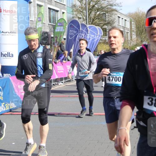 12.04.2026 - 45. Internationalen Wilhelmsburger Insellauf Strokosch-Dieckow http://msf.ph/oto/9457838 12.04.2026 10:47:12 Ziel 5538, 4706, 4700, 5803, 2206, 5421, 5626, 3493, 3494 meine-sportfotos.de