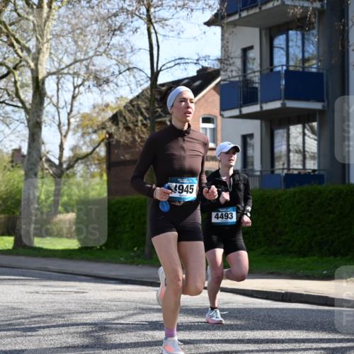 12.04.2026 - 45. Internationalen Wilhelmsburger Insellauf J. Mangold http://msf.ph/oto/9457844 12.04.2026 10:34:12 Ziel 2547, 3424, 3924, 4493, 3945, 3613, 2270, 4555, 2472, 2559, 3636, 3929, 5480, 3042, 3065, 2123, 3485, 3485, 3133, 4807, 3385, 2402, 2917, 2459, 2488, 2482, 4108, 3324 meine-sportfotos.de