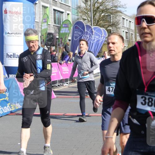 12.04.2026 - 45. Internationalen Wilhelmsburger Insellauf Strokosch-Dieckow http://msf.ph/oto/9457855 12.04.2026 10:47:12 Ziel 5538, 4706, 4700, 5803, 2206, 5421, 5626, 3493, 3494 meine-sportfotos.de