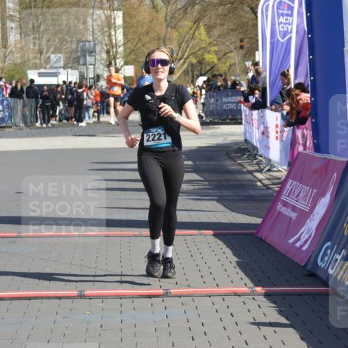 12.04.2026 - 45. Internationalen Wilhelmsburger Insellauf Strokosch-Dieckow http://msf.ph/oto/9457866 12.04.2026 11:04:25 Ziel 2221 meine-sportfotos.de