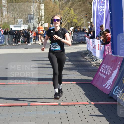 12.04.2026 - 45. Internationalen Wilhelmsburger Insellauf Strokosch-Dieckow http://msf.ph/oto/9457875 12.04.2026 11:04:25 Ziel 2221 meine-sportfotos.de