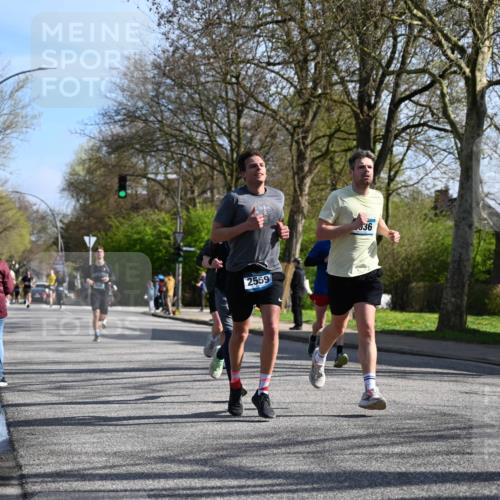 12.04.2026 - 45. Internationalen Wilhelmsburger Insellauf J. Mangold http://msf.ph/oto/9457898 12.04.2026 10:34:22 Ziel 3945, 3613, 2270, 4555, 2472, 2559, 3636, 3929, 5480, 3042, 3065, 2123, 3485, 3133, 4807, 3385, 2402, 2917, 2459, 2488, 2482, 4108, 3324, 5492, 5036, 5048, 2423, 2814 meine-sportfotos.de
