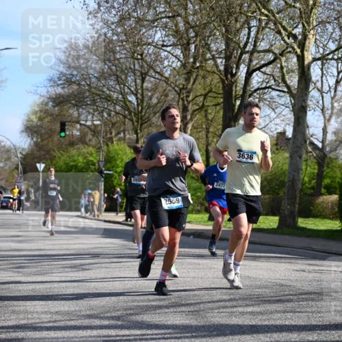 12.04.2026 - 45. Internationalen Wilhelmsburger Insellauf J. Mangold http://msf.ph/oto/9457902 12.04.2026 10:34:22 Ziel 3945, 3613, 2270, 4555, 2472, 2559, 3636, 3929, 5480, 3042, 3065, 2123, 3485, 3133, 4807, 3385, 2402, 2917, 2459, 2488, 2482, 4108, 3324, 5492, 5036, 5048, 2423, 2814 meine-sportfotos.de