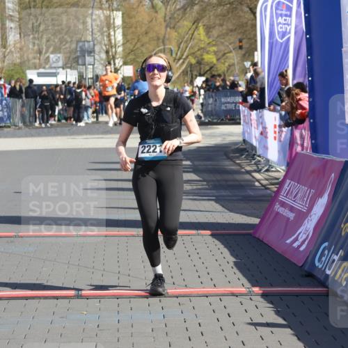 12.04.2026 - 45. Internationalen Wilhelmsburger Insellauf Strokosch-Dieckow http://msf.ph/oto/9457905 12.04.2026 11:04:25 Ziel 2221 meine-sportfotos.de