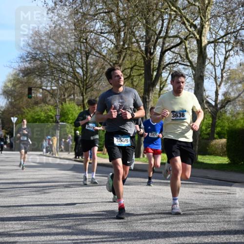 12.04.2026 - 45. Internationalen Wilhelmsburger Insellauf J. Mangold http://msf.ph/oto/9457907 12.04.2026 10:34:22 Ziel 3945, 3613, 2270, 4555, 2472, 2559, 3636, 3929, 5480, 3042, 3065, 2123, 3485, 3133, 4807, 3385, 2402, 2917, 2459, 2488, 2482, 4108, 3324, 5492, 5036, 5048, 2423, 2814 meine-sportfotos.de