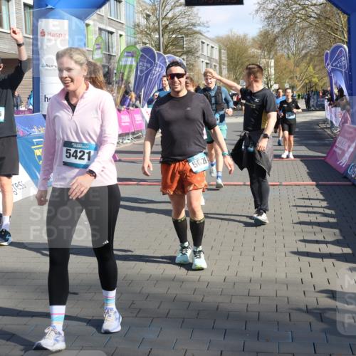 12.04.2026 - 45. Internationalen Wilhelmsburger Insellauf Strokosch-Dieckow http://msf.ph/oto/9457918 12.04.2026 10:47:18 Ziel 2206, 5421, 5626, 3493, 3494, 3010, 3854, 2393, 2845, 3332, 3349, 4297 meine-sportfotos.de
