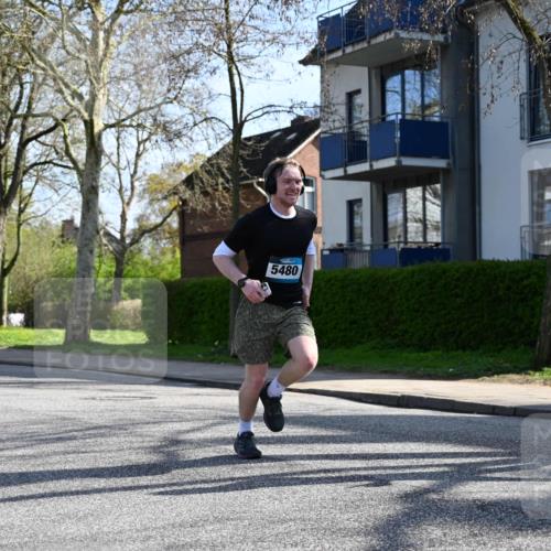 12.04.2026 - 45. Internationalen Wilhelmsburger Insellauf J. Mangold http://msf.ph/oto/9457973 12.04.2026 10:34:35 Ziel 3929, 5480, 3042, 3065, 2123, 3485, 3133, 4807, 3385, 2402, 2917, 2459, 2488, 2482, 4108, 3324, 5492, 5036, 5048, 2423, 2814, 4000, 5551, 4109, 2497 meine-sportfotos.de