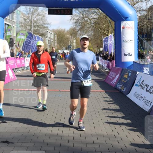 12.04.2026 - 45. Internationalen Wilhelmsburger Insellauf Strokosch-Dieckow http://msf.ph/oto/9457986 12.04.2026 10:47:31 Ziel 3830, 3098, 5445, 4992, 3450 meine-sportfotos.de