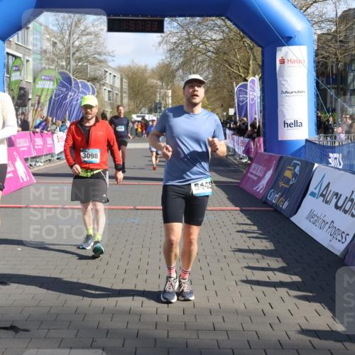 12.04.2026 - 45. Internationalen Wilhelmsburger Insellauf Strokosch-Dieckow http://msf.ph/oto/9457990 12.04.2026 10:47:32 Ziel 3098, 5445, 4992, 3450, 5054 meine-sportfotos.de