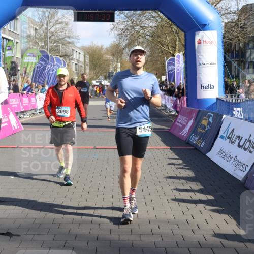 12.04.2026 - 45. Internationalen Wilhelmsburger Insellauf Strokosch-Dieckow http://msf.ph/oto/9457995 12.04.2026 10:47:32 Ziel 3098, 5445, 4992, 3450, 5054 meine-sportfotos.de