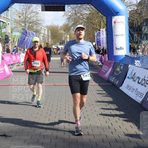 12.04.2026 - 45. Internationalen Wilhelmsburger Insellauf Strokosch-Dieckow http://msf.ph/oto/9458008 12.04.2026 10:47:32 Ziel 3098, 5445, 4992, 3450, 5054 meine-sportfotos.de