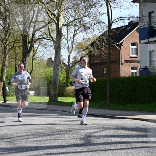 12.04.2026 - 45. Internationalen Wilhelmsburger Insellauf J. Mangold http://msf.ph/oto/9458019 12.04.2026 10:34:44 Ziel 3485, 3133, 4807, 3385, 2402, 2917, 2459, 2488, 2482, 4108, 3324, 5492, 5036, 5048, 5036, 5048, 2423, 2814, 4000, 5551, 4109, 2497, 2497, 2583, 3759, 4127, 5523 meine-sportfotos.de