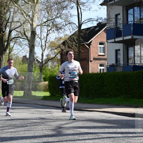 12.04.2026 - 45. Internationalen Wilhelmsburger Insellauf J. Mangold http://msf.ph/oto/9458026 12.04.2026 10:34:44 Ziel 3485, 3133, 4807, 3385, 2402, 2917, 2459, 2488, 2482, 4108, 3324, 5492, 5036, 5048, 5036, 5048, 2423, 2814, 4000, 5551, 4109, 2497, 2497, 2583, 3759, 4127, 5523 meine-sportfotos.de