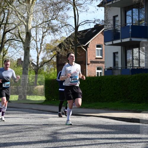 12.04.2026 - 45. Internationalen Wilhelmsburger Insellauf J. Mangold http://msf.ph/oto/9458027 12.04.2026 10:34:44 Ziel 3485, 3133, 4807, 3385, 2402, 2917, 2459, 2488, 2482, 4108, 3324, 5492, 5036, 5048, 5036, 5048, 2423, 2814, 4000, 5551, 4109, 2497, 2497, 2583, 3759, 4127, 5523 meine-sportfotos.de