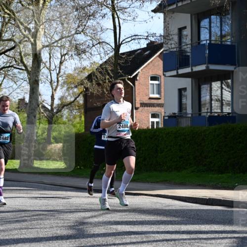 12.04.2026 - 45. Internationalen Wilhelmsburger Insellauf J. Mangold http://msf.ph/oto/9458028 12.04.2026 10:34:44 Ziel 3485, 3133, 4807, 3385, 2402, 2917, 2459, 2488, 2482, 4108, 3324, 5492, 5036, 5048, 5036, 5048, 2423, 2814, 4000, 5551, 4109, 2497, 2497, 2583, 3759, 4127, 5523 meine-sportfotos.de