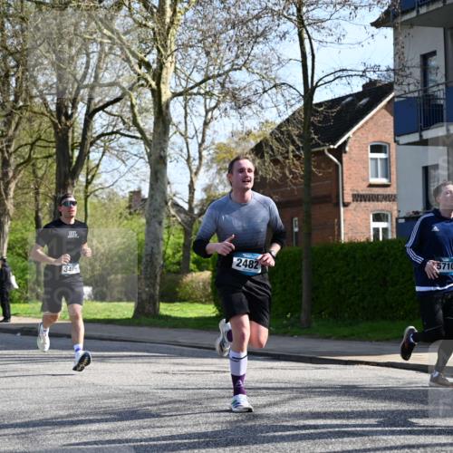 12.04.2026 - 45. Internationalen Wilhelmsburger Insellauf J. Mangold http://msf.ph/oto/9458034 12.04.2026 10:34:45 Ziel 3485, 3133, 4807, 3385, 2402, 2917, 2459, 2488, 2482, 4108, 3324, 5492, 5036, 5048, 2423, 2814, 4000, 5551, 4109, 2497, 2583, 3759, 4127, 5523 meine-sportfotos.de