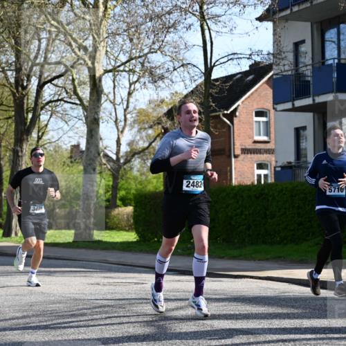 12.04.2026 - 45. Internationalen Wilhelmsburger Insellauf J. Mangold http://msf.ph/oto/9458037 12.04.2026 10:34:45 Ziel 3485, 3133, 4807, 3385, 2402, 2917, 2459, 2488, 2482, 4108, 3324, 5492, 5036, 5048, 2423, 2814, 4000, 5551, 4109, 2497, 2583, 3759, 4127, 5523 meine-sportfotos.de