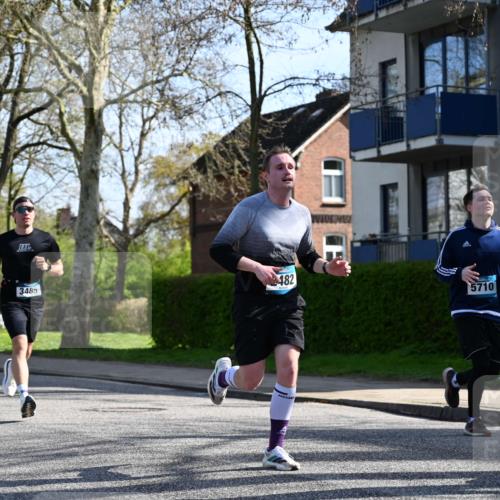 12.04.2026 - 45. Internationalen Wilhelmsburger Insellauf J. Mangold http://msf.ph/oto/9458039 12.04.2026 10:34:45 Ziel 3485, 3133, 4807, 3385, 2402, 2917, 2459, 2488, 2482, 4108, 3324, 5492, 5036, 5048, 2423, 2814, 4000, 5551, 4109, 2497, 2583, 3759, 4127, 5523 meine-sportfotos.de