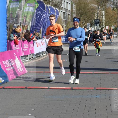 12.04.2026 - 45. Internationalen Wilhelmsburger Insellauf Strokosch-Dieckow http://msf.ph/oto/9458040 12.04.2026 11:04:35 Ziel 3027, 3015 meine-sportfotos.de
