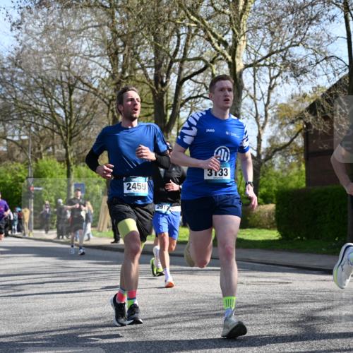 12.04.2026 - 45. Internationalen Wilhelmsburger Insellauf J. Mangold http://msf.ph/oto/9458047 12.04.2026 10:34:47 Ziel 3485, 3133, 4807, 3385, 2402, 2917, 2459, 2488, 2482, 4108, 3324, 5492, 5036, 5048, 2423, 2814, 4000, 5551, 4109, 2497, 2583, 3759, 4127, 5523, 4884 meine-sportfotos.de