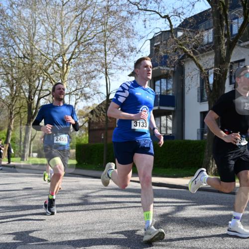 12.04.2026 - 45. Internationalen Wilhelmsburger Insellauf J. Mangold http://msf.ph/oto/9458059 12.04.2026 10:34:47 Ziel 3485, 3133, 4807, 3385, 2402, 2917, 2459, 2488, 2482, 4108, 3324, 5492, 5036, 5048, 2423, 2814, 4000, 5551, 4109, 2497, 2583, 3759, 4127, 5523, 4884 meine-sportfotos.de