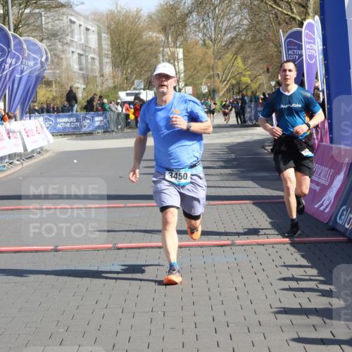 12.04.2026 - 45. Internationalen Wilhelmsburger Insellauf Strokosch-Dieckow http://msf.ph/oto/9458076 12.04.2026 10:47:35 Ziel 4992, 3450, 5054 meine-sportfotos.de