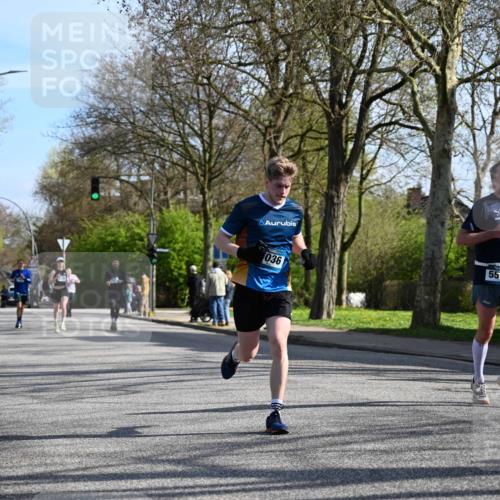 12.04.2026 - 45. Internationalen Wilhelmsburger Insellauf J. Mangold http://msf.ph/oto/9458089 12.04.2026 10:35:00 Ziel 3324, 5492, 5036, 5048, 2423, 2814, 4000, 5551, 4109, 2497, 2583, 2583, 3759, 4127, 5523, 4884, 5603 meine-sportfotos.de
