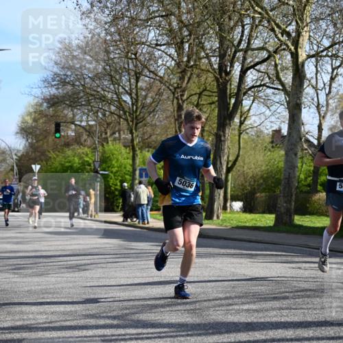 12.04.2026 - 45. Internationalen Wilhelmsburger Insellauf J. Mangold http://msf.ph/oto/9458091 12.04.2026 10:35:00 Ziel 3324, 5492, 5036, 5048, 2423, 2814, 4000, 5551, 4109, 2497, 2583, 2583, 3759, 4127, 5523, 4884, 5603 meine-sportfotos.de