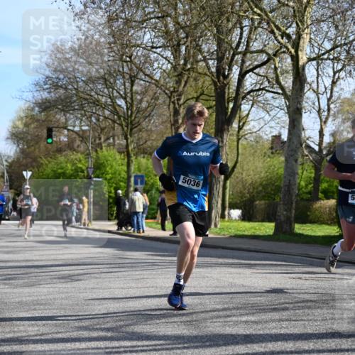 12.04.2026 - 45. Internationalen Wilhelmsburger Insellauf J. Mangold http://msf.ph/oto/9458093 12.04.2026 10:35:00 Ziel 3324, 5492, 5036, 5048, 2423, 2814, 4000, 5551, 4109, 2497, 2583, 2583, 3759, 4127, 5523, 4884, 5603 meine-sportfotos.de