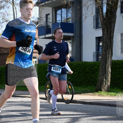 12.04.2026 - 45. Internationalen Wilhelmsburger Insellauf J. Mangold http://msf.ph/oto/9458105 12.04.2026 10:35:01 Ziel 3324, 5492, 5036, 5048, 2423, 2814, 4000, 5551, 4109, 2497, 2583, 3759, 3759, 4127, 5523, 4884, 5603, 4521 meine-sportfotos.de