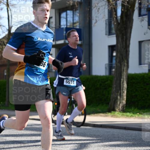 12.04.2026 - 45. Internationalen Wilhelmsburger Insellauf J. Mangold http://msf.ph/oto/9458106 12.04.2026 10:35:02 Ziel 5492, 5036, 5048, 2423, 2814, 4000, 5551, 4109, 2497, 2583, 3759, 4127, 4127, 5523, 4884, 5603, 4521, 5731 meine-sportfotos.de