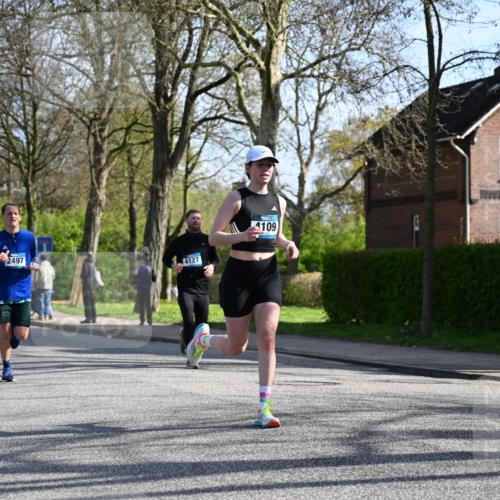 12.04.2026 - 45. Internationalen Wilhelmsburger Insellauf J. Mangold http://msf.ph/oto/9458117 12.04.2026 10:35:07 Ziel 5036, 5048, 2423, 2814, 4000, 5551, 4109, 2497, 2583, 3759, 4127, 5523, 4884, 5603, 4521, 5731, 5950, 5042 meine-sportfotos.de