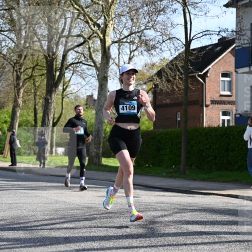 12.04.2026 - 45. Internationalen Wilhelmsburger Insellauf J. Mangold http://msf.ph/oto/9458121 12.04.2026 10:35:07 Ziel 5036, 5048, 2423, 2814, 4000, 5551, 4109, 2497, 2583, 3759, 4127, 5523, 4884, 5603, 4521, 5731, 5950, 5042 meine-sportfotos.de