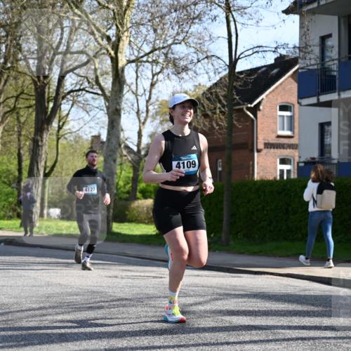 12.04.2026 - 45. Internationalen Wilhelmsburger Insellauf J. Mangold http://msf.ph/oto/9458124 12.04.2026 10:35:08 Ziel 5036, 5048, 2423, 2814, 4000, 5551, 4109, 2497, 2583, 3759, 4127, 5523, 5523, 4884, 5603, 4521, 5731, 5950, 5042, 4050 meine-sportfotos.de