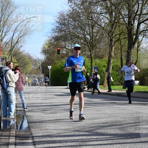 12.04.2026 - 45. Internationalen Wilhelmsburger Insellauf J. Mangold http://msf.ph/oto/9458143 12.04.2026 10:35:11 Ziel 2423, 2814, 4000, 5551, 4109, 2497, 2583, 3759, 4127, 5523, 4884, 4884, 5603, 4521, 5731, 5950, 5042, 4050, 5589 meine-sportfotos.de