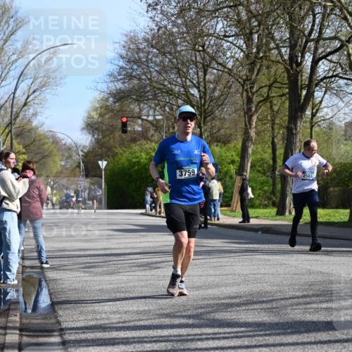 12.04.2026 - 45. Internationalen Wilhelmsburger Insellauf J. Mangold http://msf.ph/oto/9458146 12.04.2026 10:35:11 Ziel 2423, 2814, 4000, 5551, 4109, 2497, 2583, 3759, 4127, 5523, 4884, 4884, 5603, 4521, 5731, 5950, 5042, 4050, 5589 meine-sportfotos.de