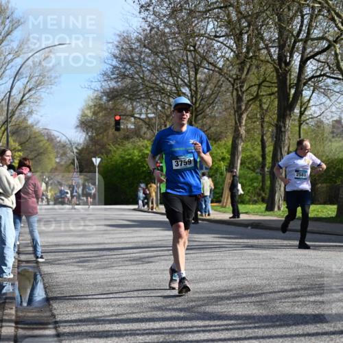 12.04.2026 - 45. Internationalen Wilhelmsburger Insellauf J. Mangold http://msf.ph/oto/9458147 12.04.2026 10:35:11 Ziel 2423, 2814, 4000, 5551, 4109, 2497, 2583, 3759, 4127, 5523, 4884, 4884, 5603, 4521, 5731, 5950, 5042, 4050, 5589 meine-sportfotos.de