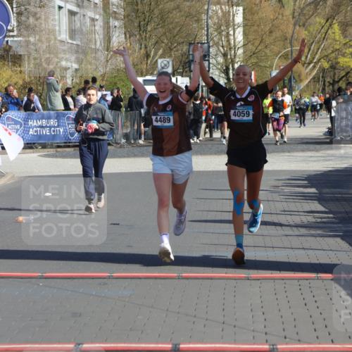 12.04.2026 - 45. Internationalen Wilhelmsburger Insellauf Strokosch-Dieckow http://msf.ph/oto/9458150 12.04.2026 11:04:43 Ziel 5533, 2664, 5792, 4059, 4489 meine-sportfotos.de