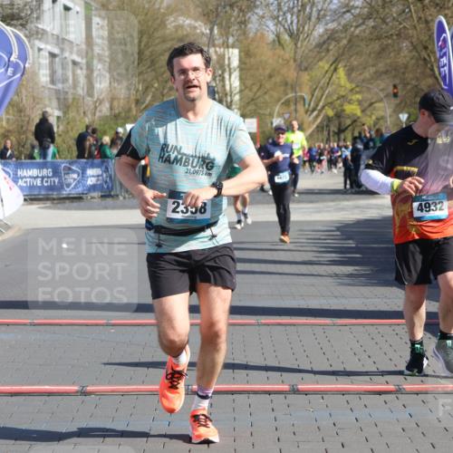 12.04.2026 - 45. Internationalen Wilhelmsburger Insellauf Strokosch-Dieckow http://msf.ph/oto/9458152 12.04.2026 10:47:53 Ziel 2358, 4932 meine-sportfotos.de