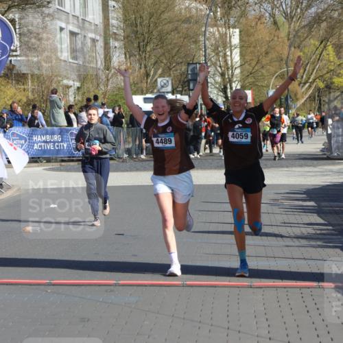 12.04.2026 - 45. Internationalen Wilhelmsburger Insellauf Strokosch-Dieckow http://msf.ph/oto/9458159 12.04.2026 11:04:43 Ziel 5533, 2664, 5792, 4059, 4489 meine-sportfotos.de